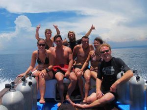 happy-divers-on-big-fish-diving-boat  
